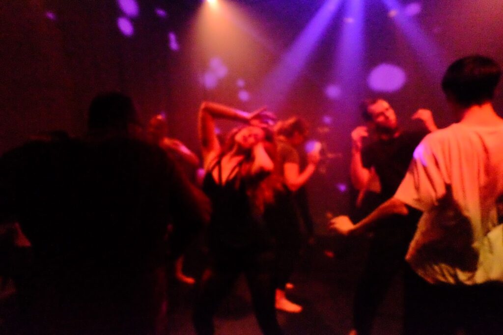 Club light waves